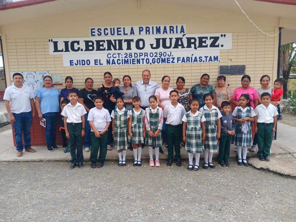 Con gusto aceptamos ser el padrino de generación de la escuela primaria Lic. Benito Juárez en El Nacimiento