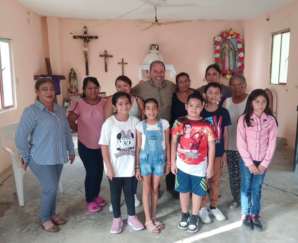 Siempre cercanos a la comunidad desde sus iglesias, escuelas y organizaciones