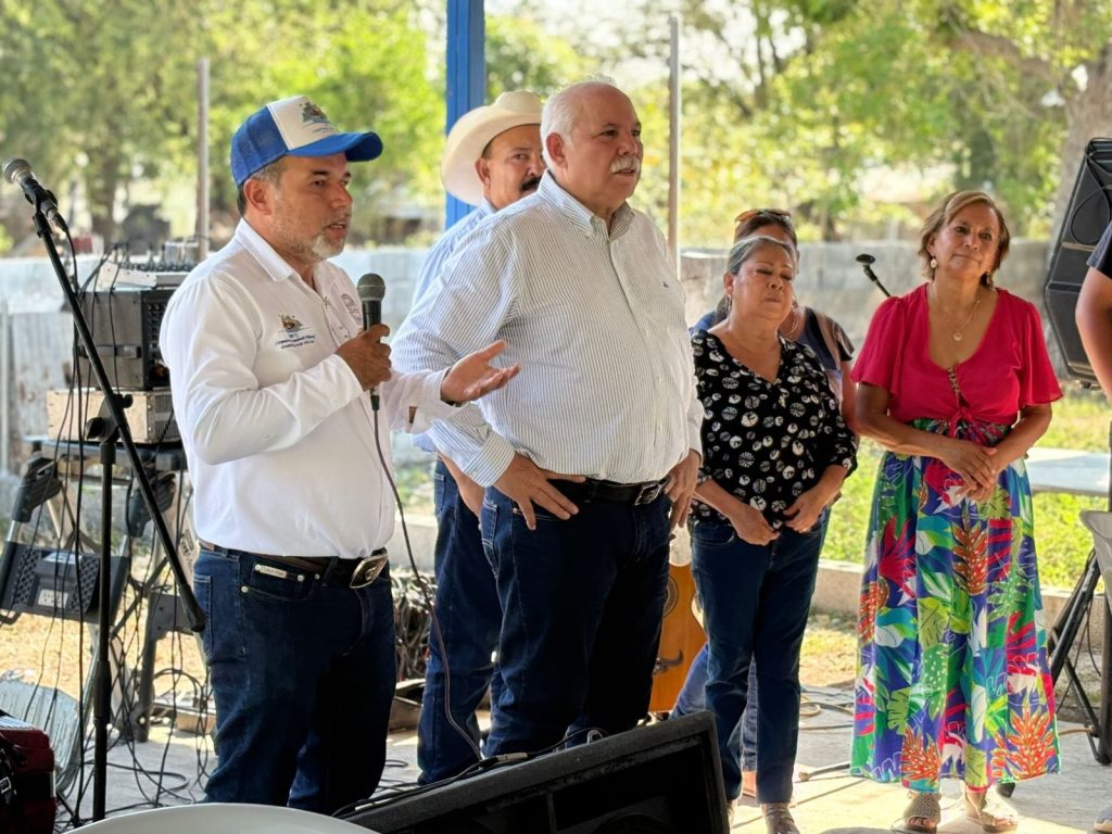 Siempre felices y contentos de estar con mis amigos del ejido 5 de Mayo