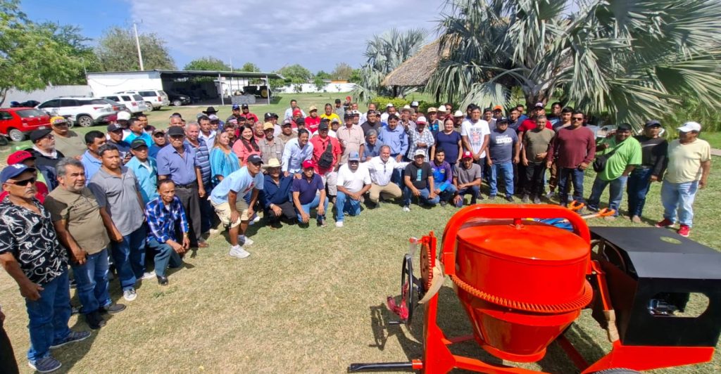¡Festejamos en grande a los albañiles del municipio más trabajador!
