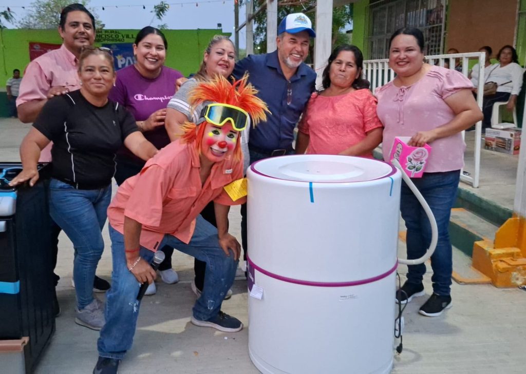 Festejando como se merecen a mamá y papá, con muchos regalos y sorpresas en San Pedrito