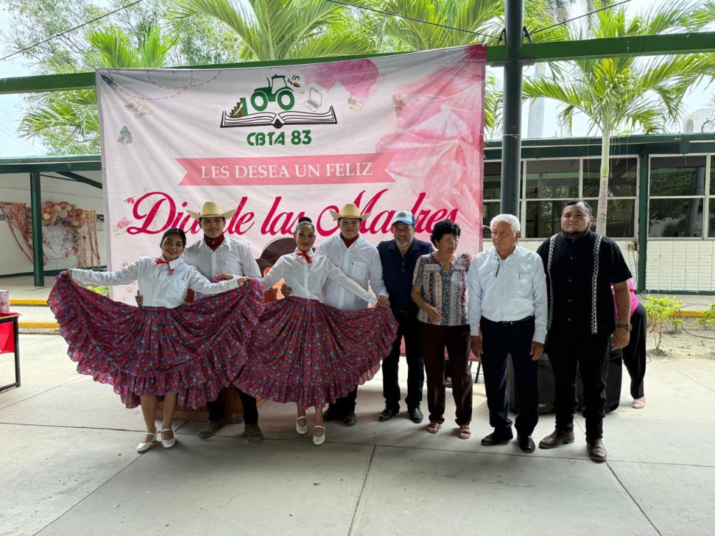 Feliz y contento por la invitación al evento del Día de las Madres en el CBTA 83 del poblado Loma Alta