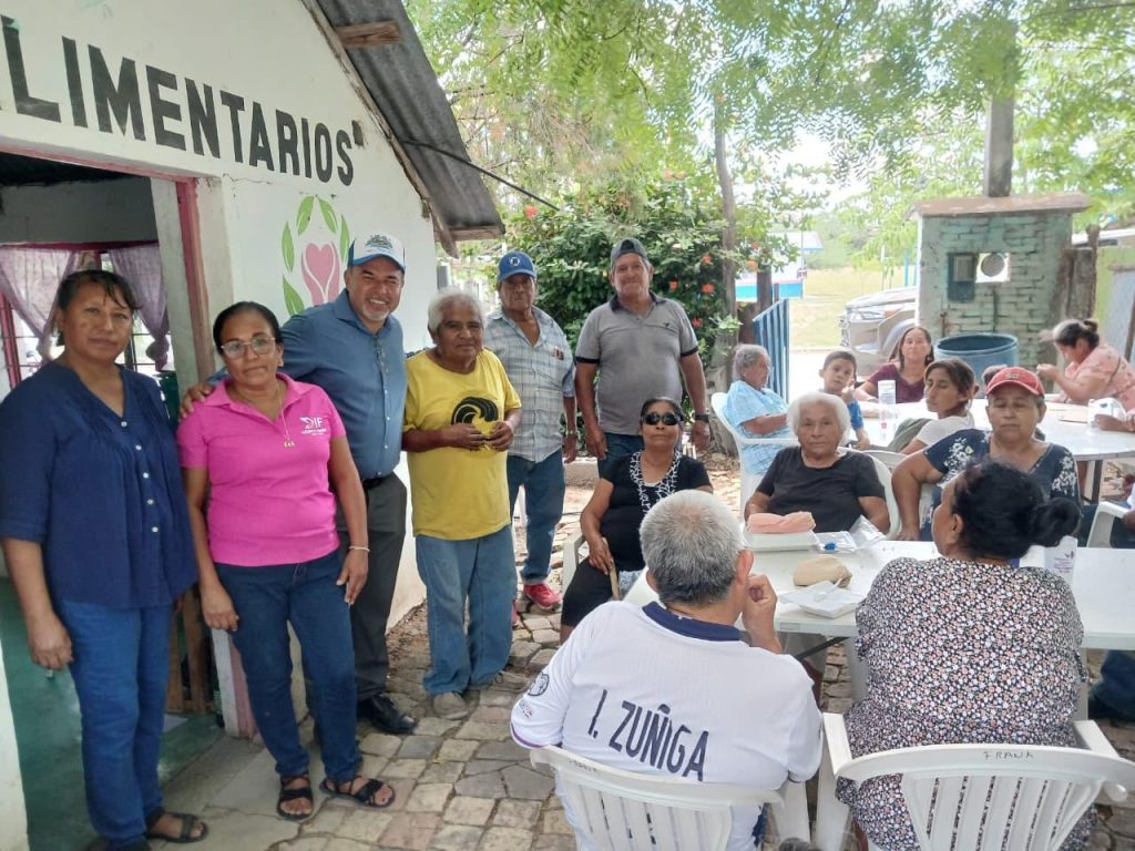 Festejamos a mamá y papá en el Centro Comunitario del poblado 601