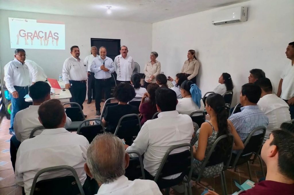 Asiste el Alcalde Frank de León al taller “La Lectura Comprensiva Como Competencia Fundamental En Educación”