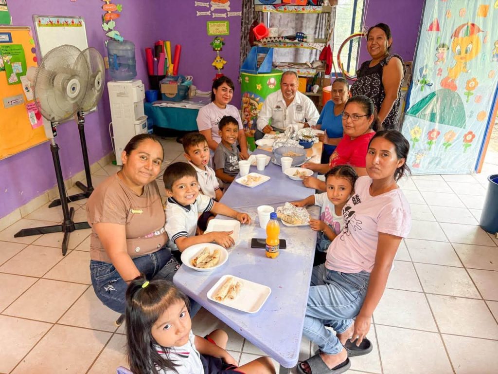 En El Riachuelo felices y contentos, almorzando con mis amiguitos de siempre de preescolar
