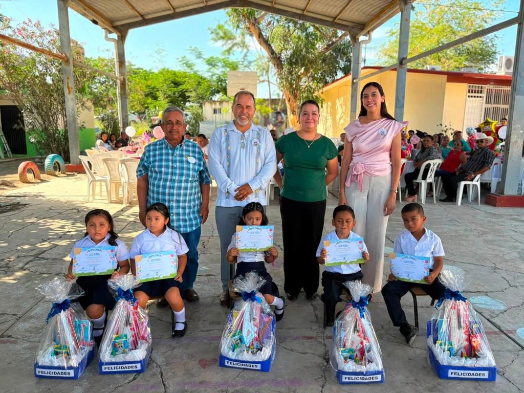 Honrado y agradecido por ser el padrino de generación del Jardín de Niños Juan Enrique Pestalozzi en el poblado 601