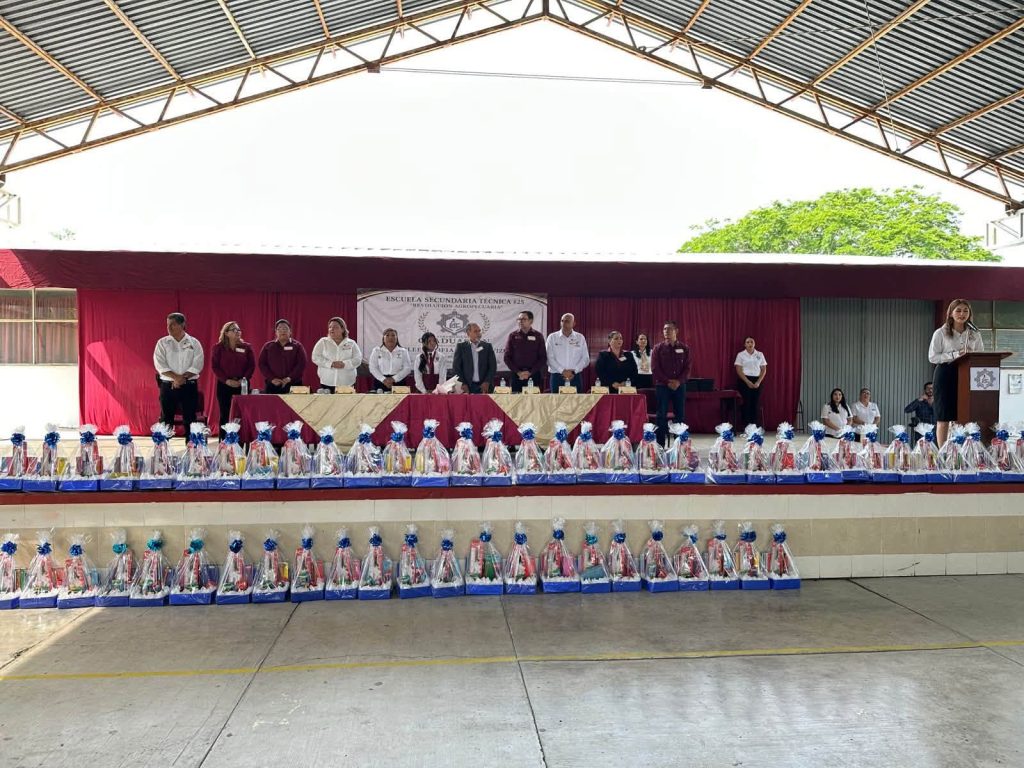 Es un gran honor ser padrino de generación de la Secundaria Técnica #25 de Loma Alta
