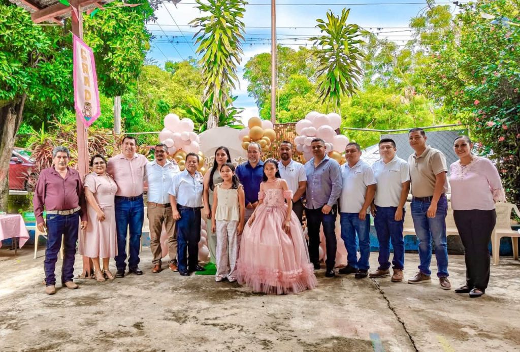 Honrado y agradecido por ser el padrino de generación de la escuela primaria Vicente Guerrero en el ejido Nuevo Pensar del Campesino