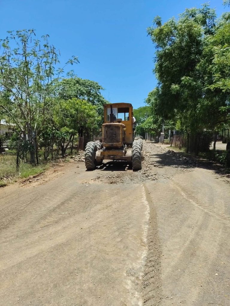 Seguimos sin parar con la rehabilitación de caminos rurales, ahora en el ejido Lazaro Cárdenas