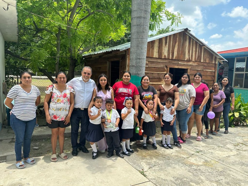 Con mucho gusto entregamos el nuevo desayunador del Jardín de Niños Juan Ruiz de Alarcón, en el ejido Benito Juárez