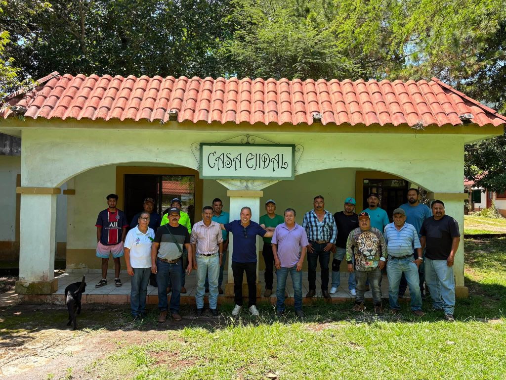 Un gusto estar con mis amigos de siempre del Consejo Ejidal de Altacima.