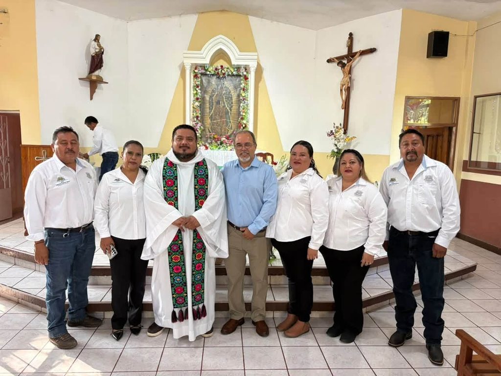 Comenzamos nuestro día de aniversario con lo más importante: dando gracias a Dios