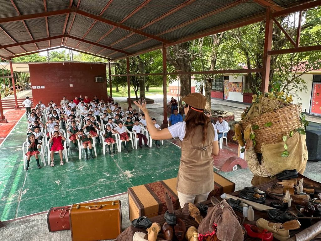 ¡Felices y contentos de vivir estos días de fiesta y cultura en el XXXIII Festival Internacional en la Costa del Seno Mexicano!